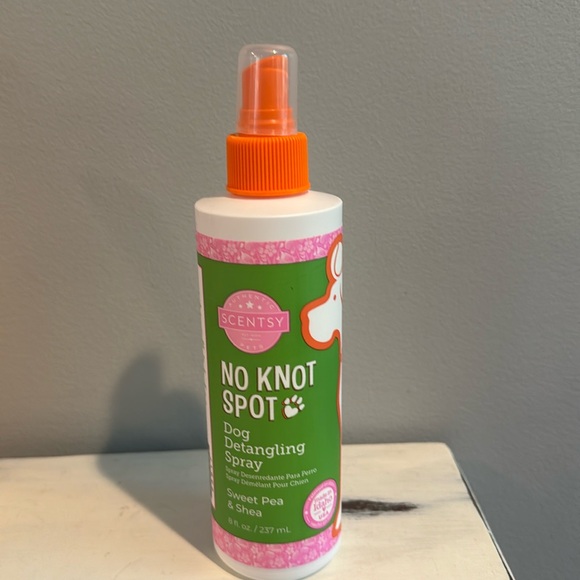 8oz dog detangling spray - Picture 1 of 2